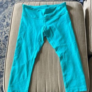 Lulu lemon cropped leggings.